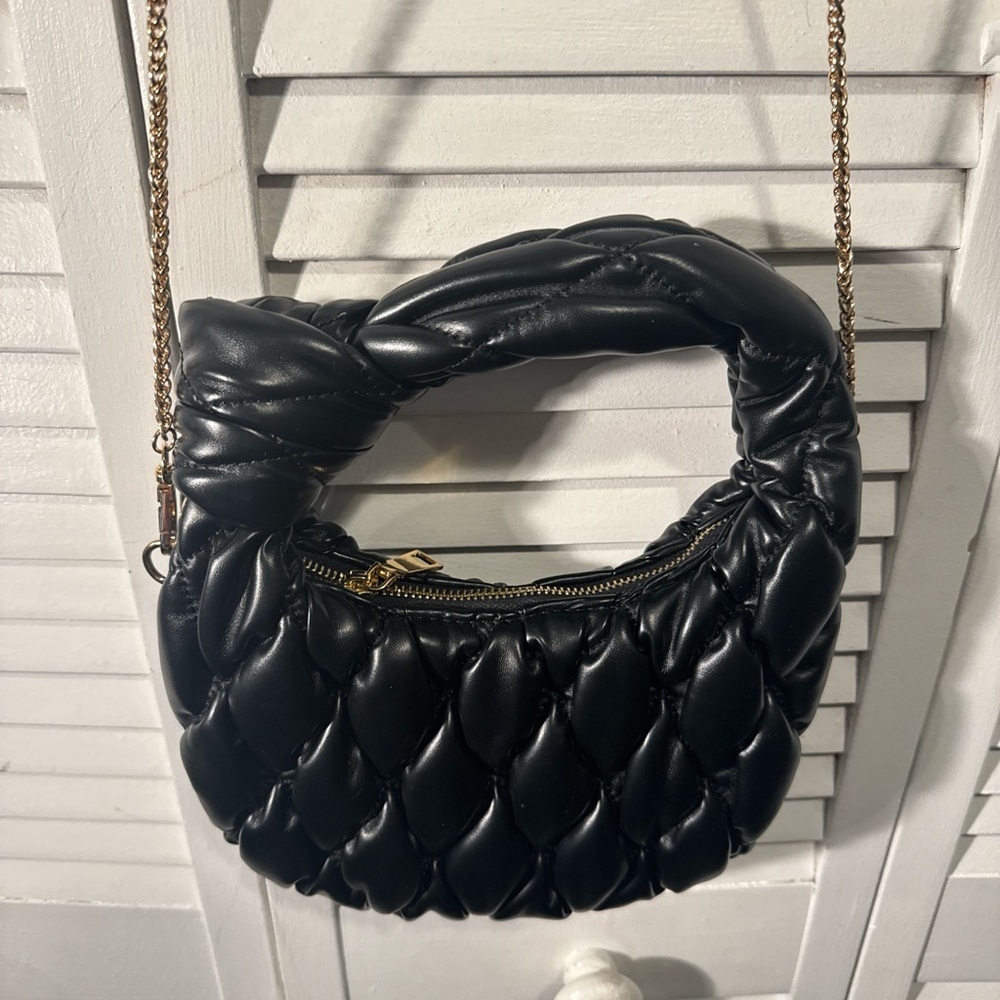 Chic Black Quilted Shoulder Bag